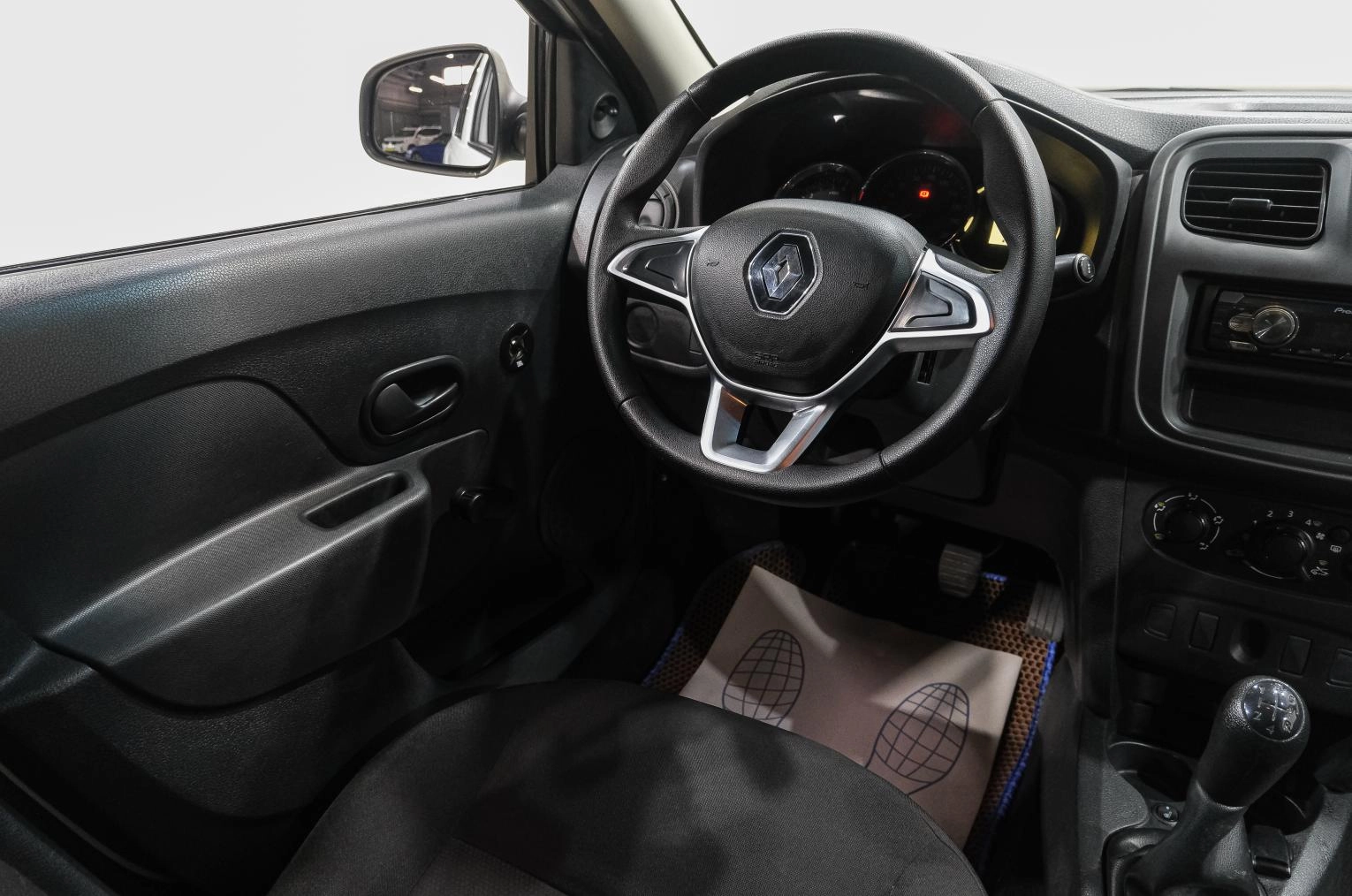Renault Logan 13 из 23