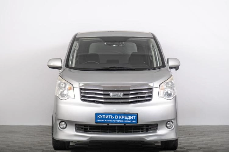 Toyota Noah 3 из 6