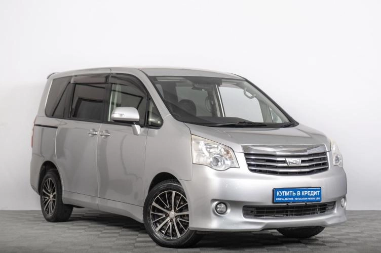 Toyota Noah 1 из 6