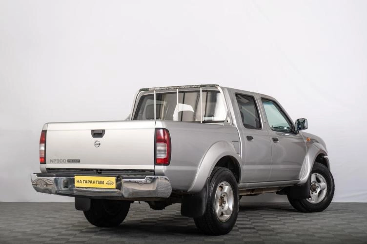 Nissan NP300 6 из 6
