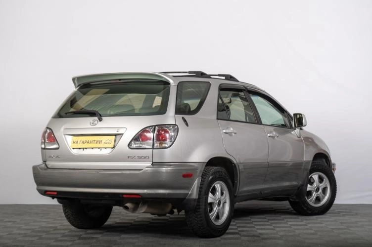 Lexus RX 6 из 6