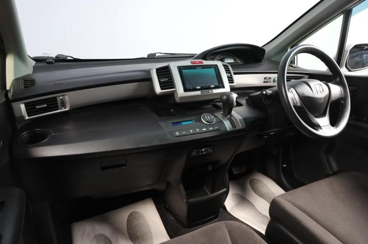 Honda Freed 7 из 17