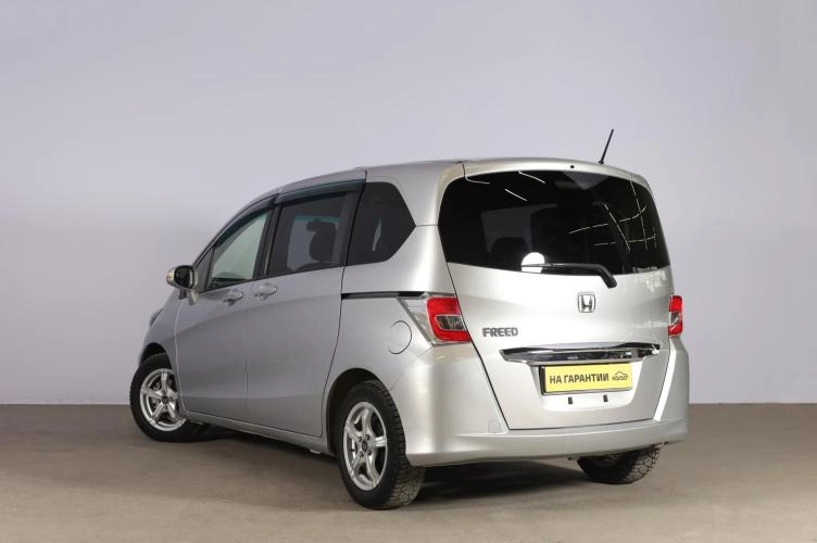 Honda Freed 4 из 6