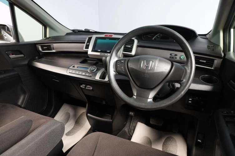 Honda Freed 9 из 17