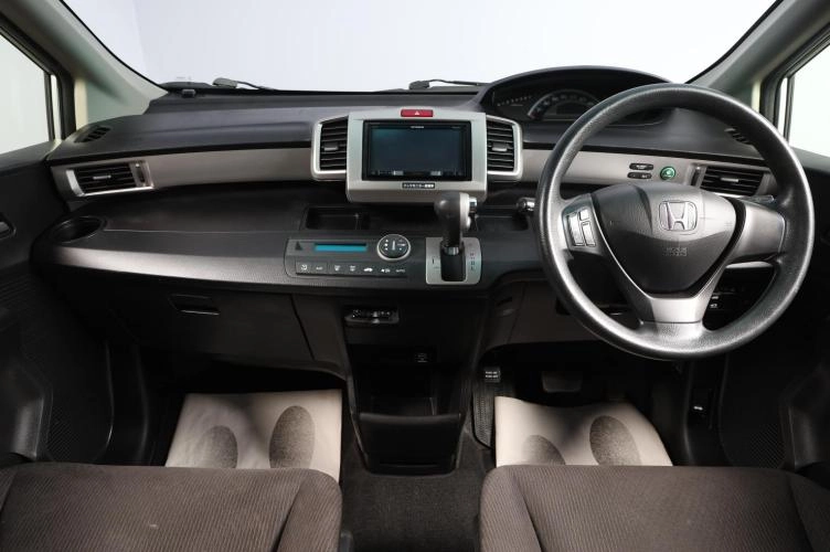 Honda Freed 8 из 17