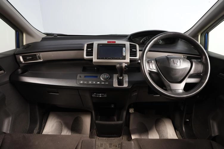 Honda Freed 8 из 17