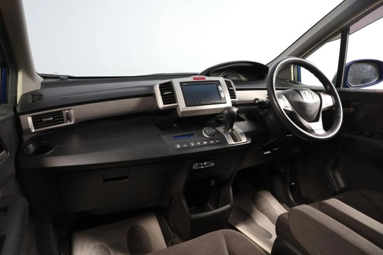 Honda Freed 7 из 17