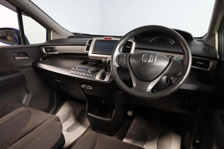 Honda Freed 9 из 17