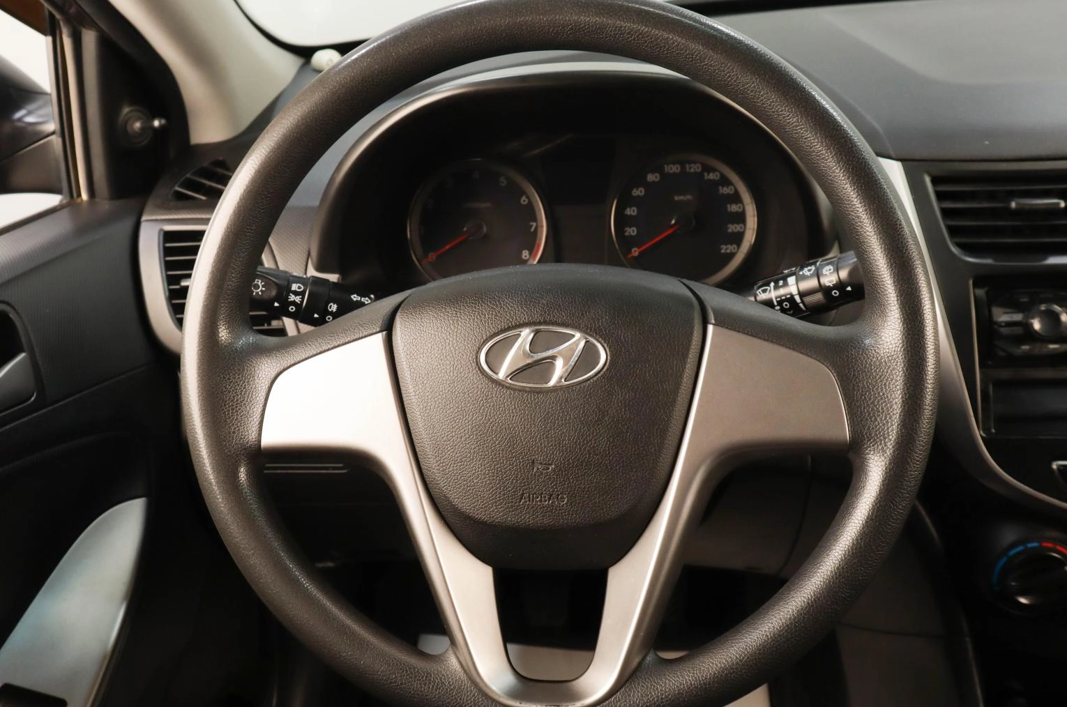 Hyundai Solaris 11 из 15