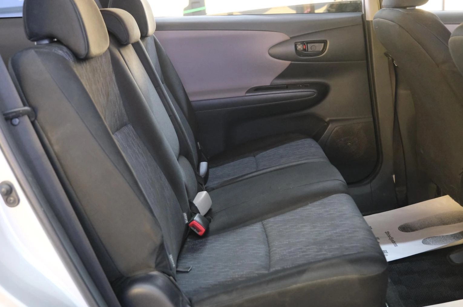 Toyota Wish 17 из 19