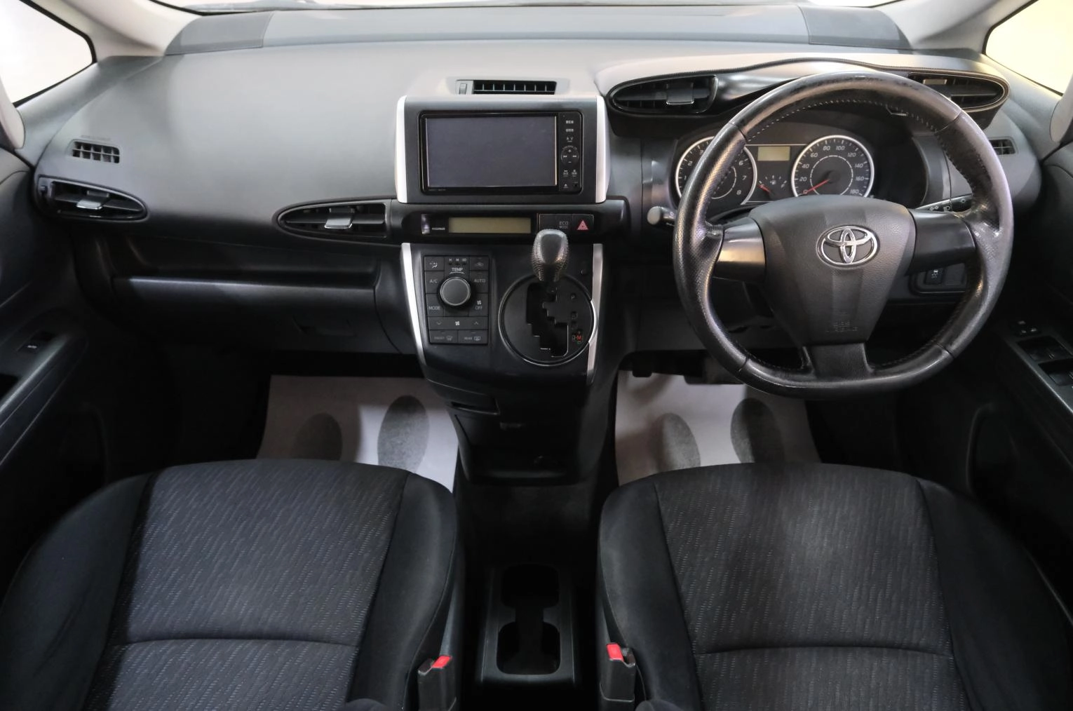 Toyota Wish 11 из 19