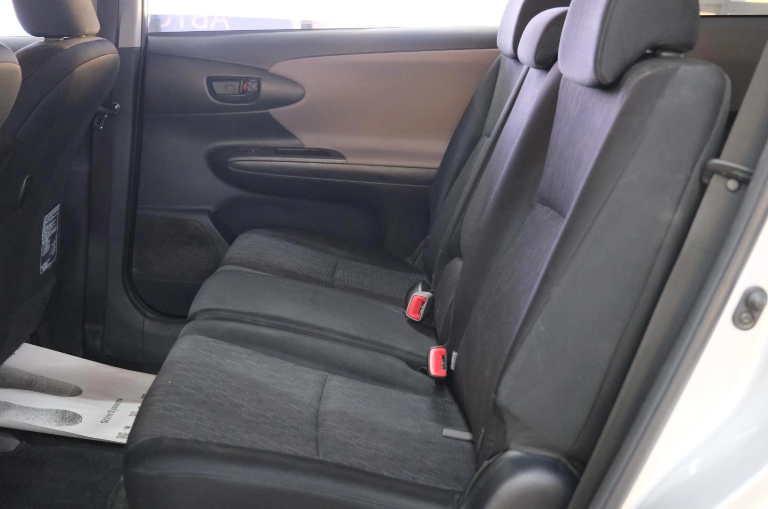 Toyota Wish 18 из 19