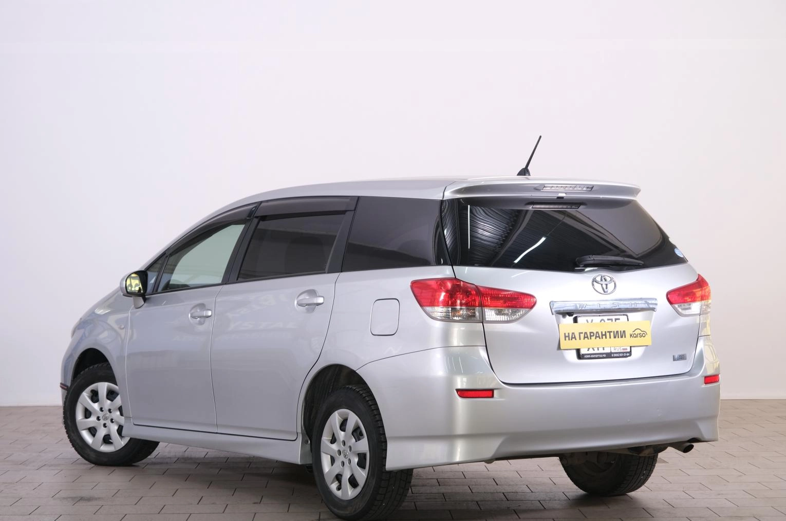 Toyota Wish 4 из 19