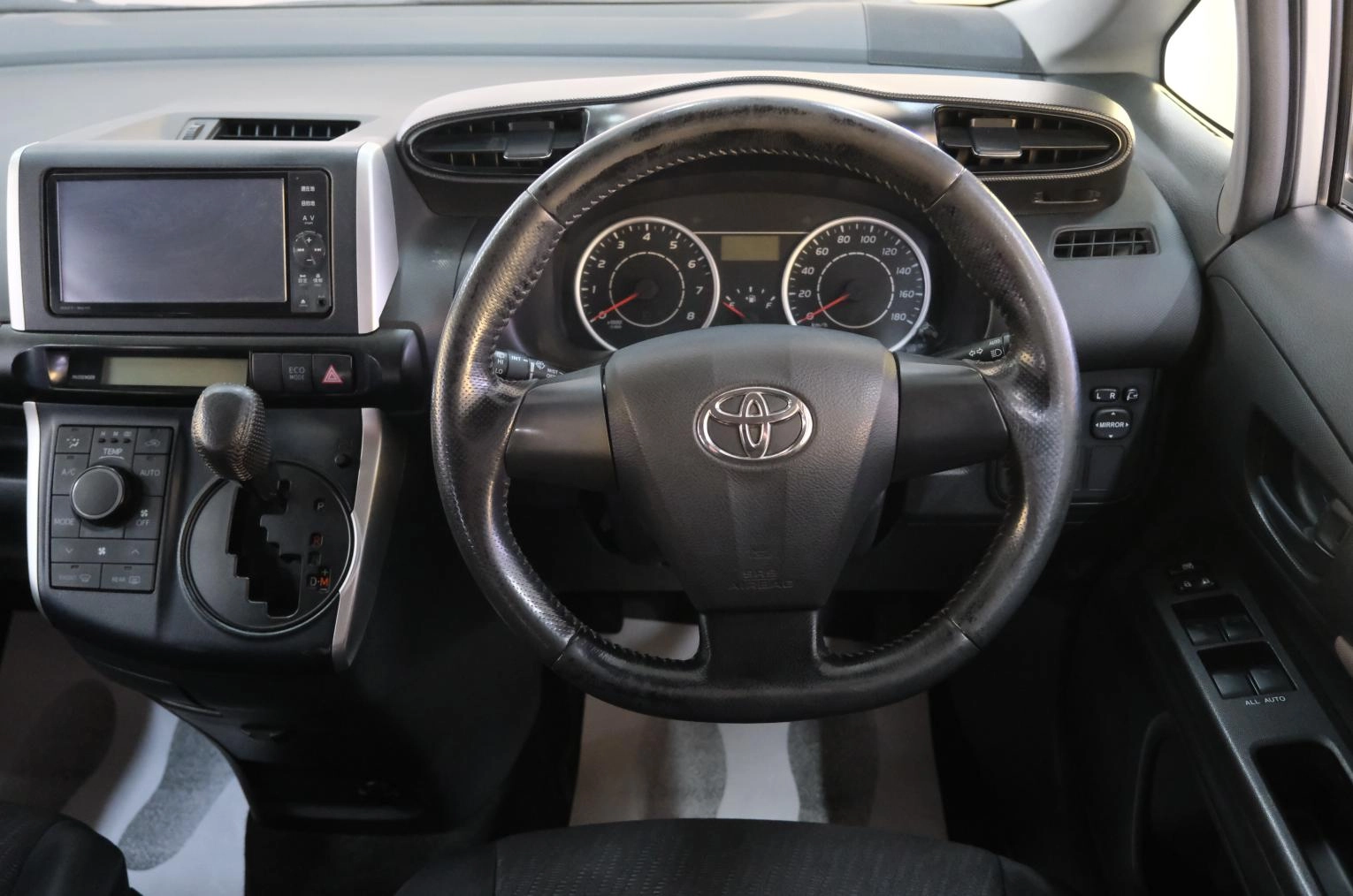 Toyota Wish 10 из 19