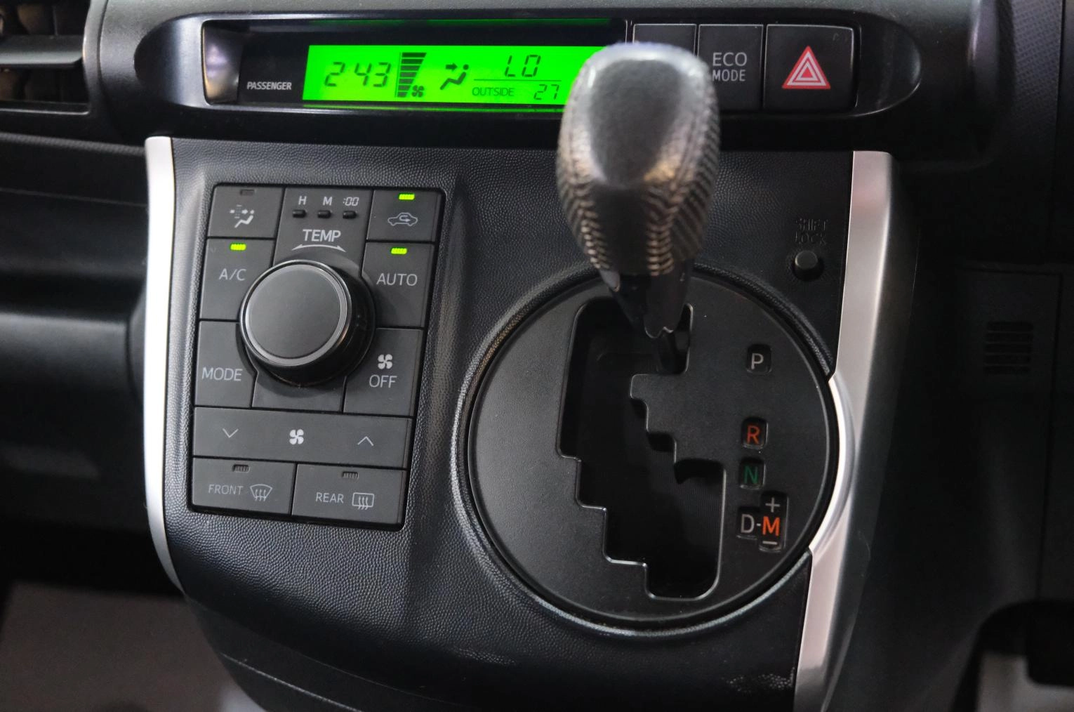 Toyota Wish 13 из 19