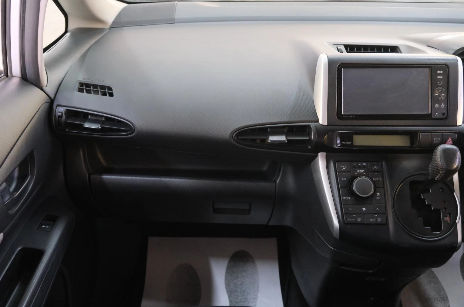 Toyota Wish 14 из 19