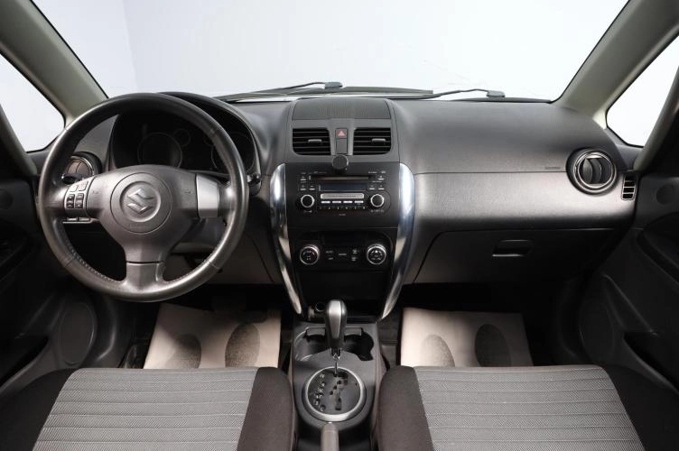 Suzuki SX4 8 из 16