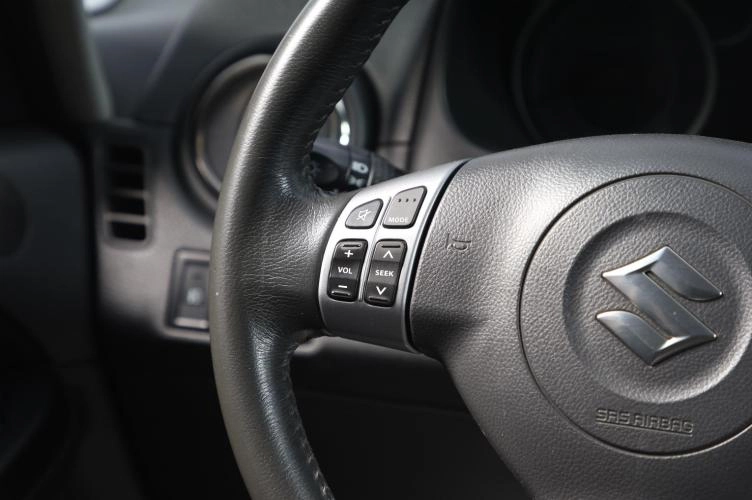 Suzuki SX4 12 из 16