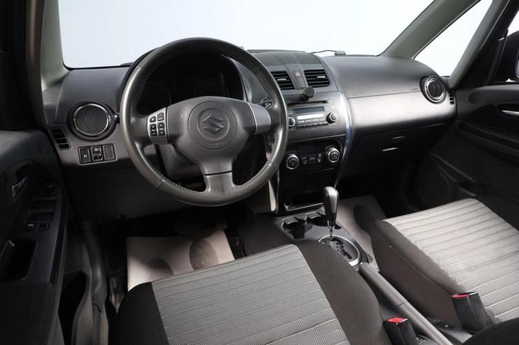 Suzuki SX4 7 из 16