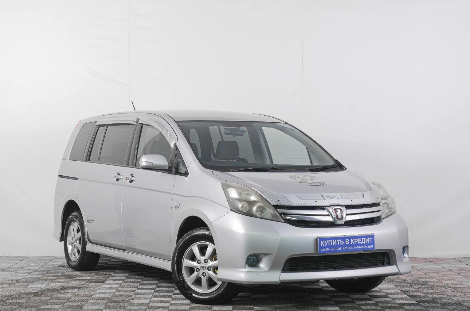 Toyota Isis 1 из 21