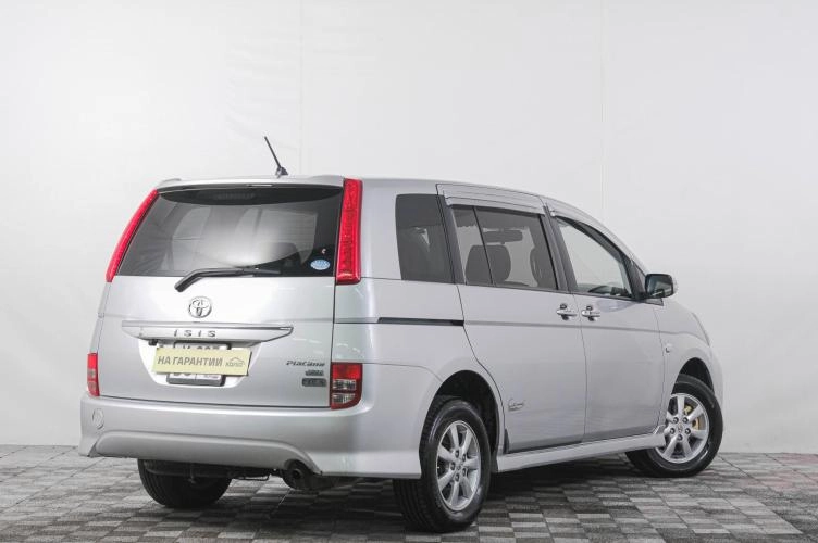 Toyota Isis 6 из 6