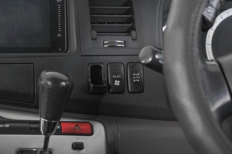 Toyota Isis 20 из 21