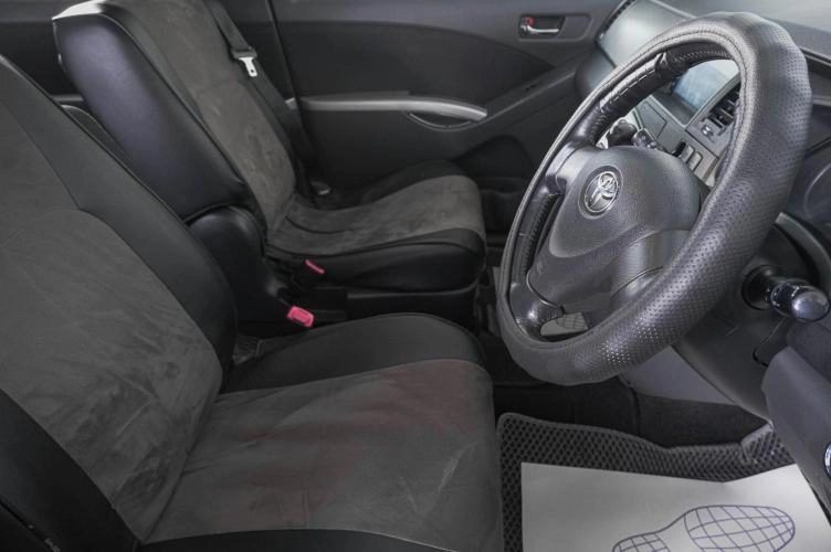 Toyota Isis 11 из 21