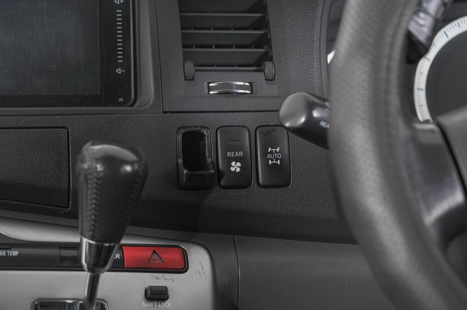 Toyota Isis 20 из 21