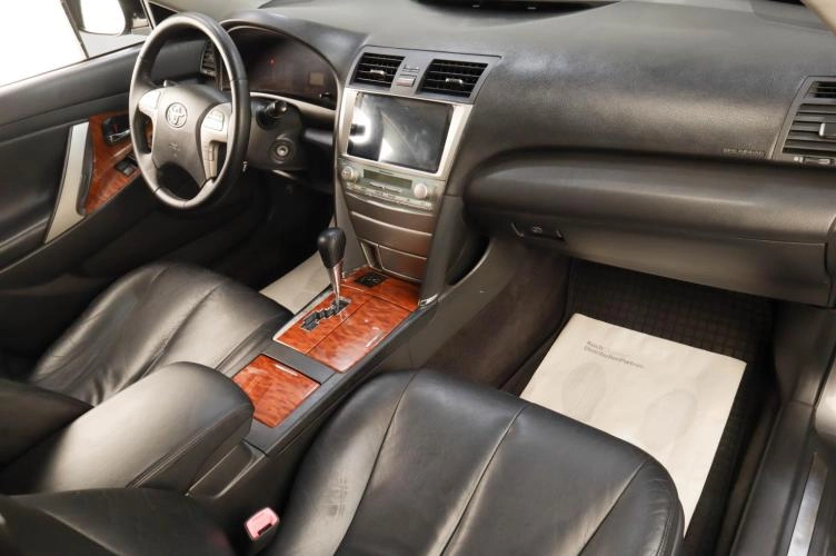 Toyota Camry 10 из 19