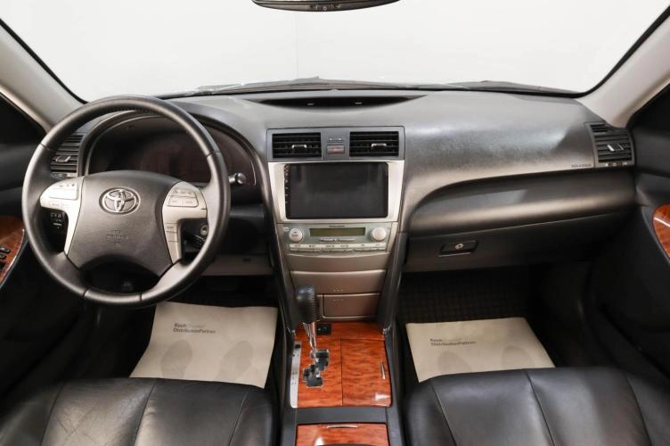 Toyota Camry 9 из 19