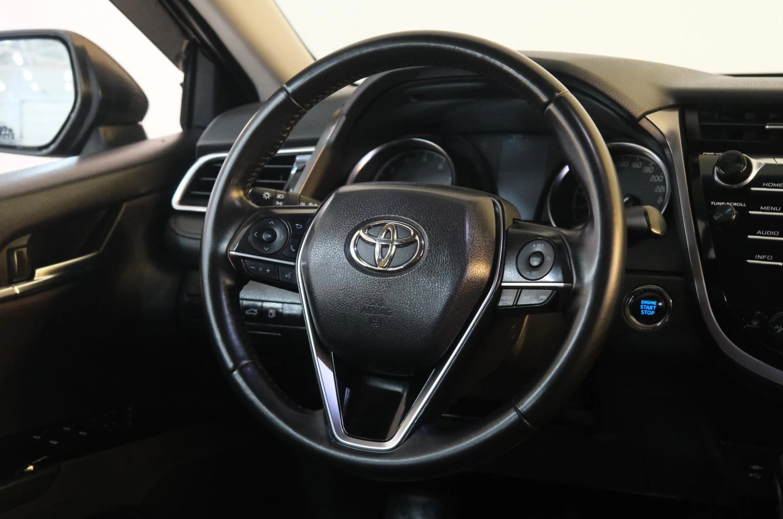 Toyota Camry 11 из 20