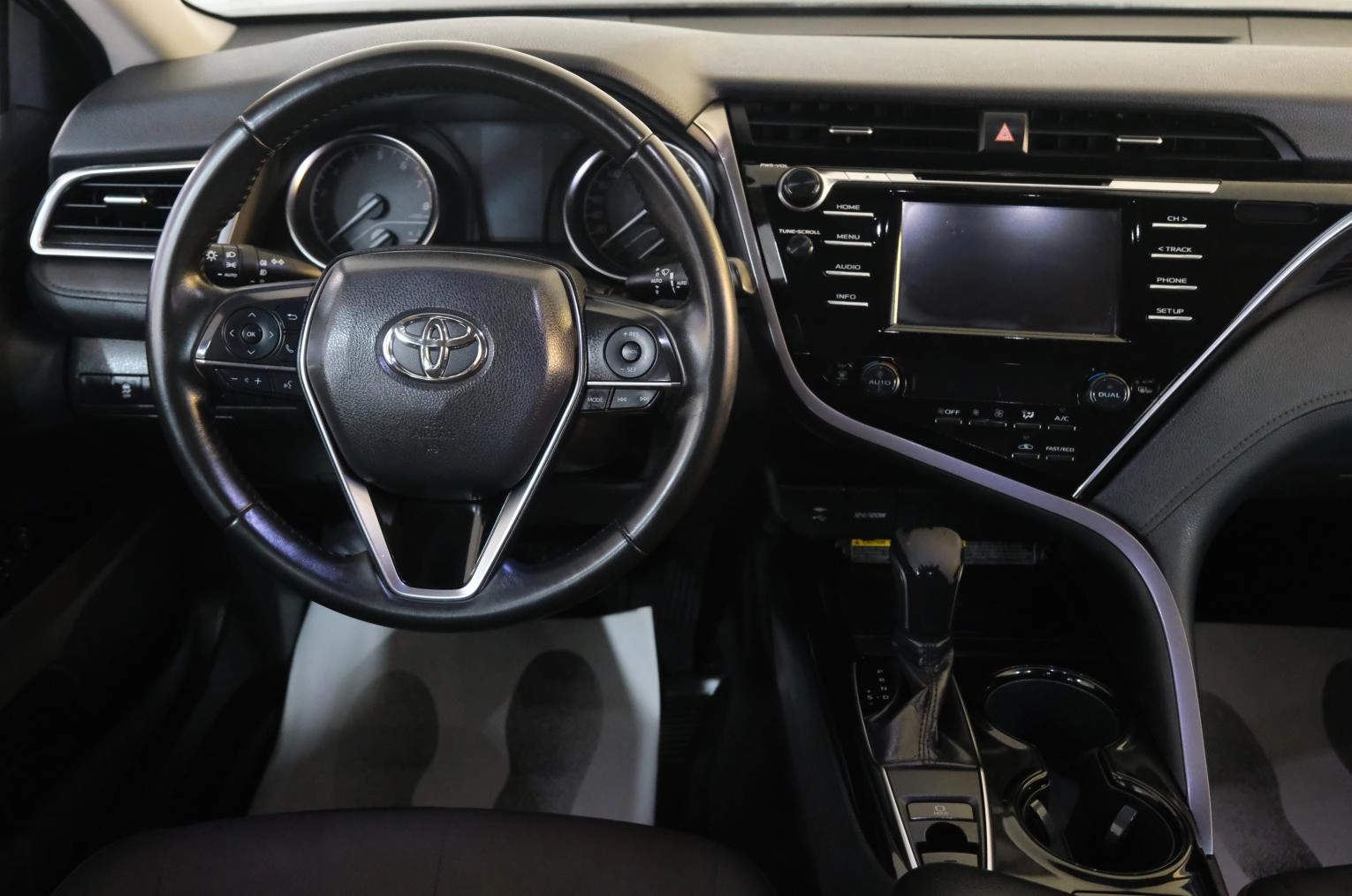 Toyota Camry 10 из 20