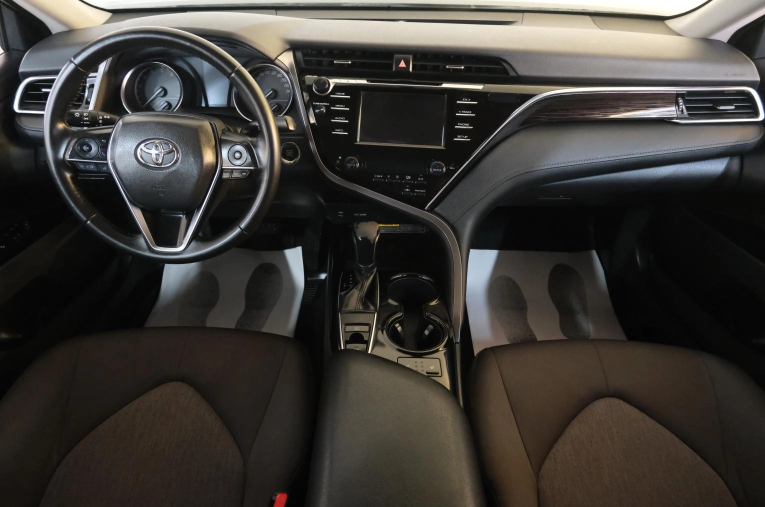 Toyota Camry 12 из 20