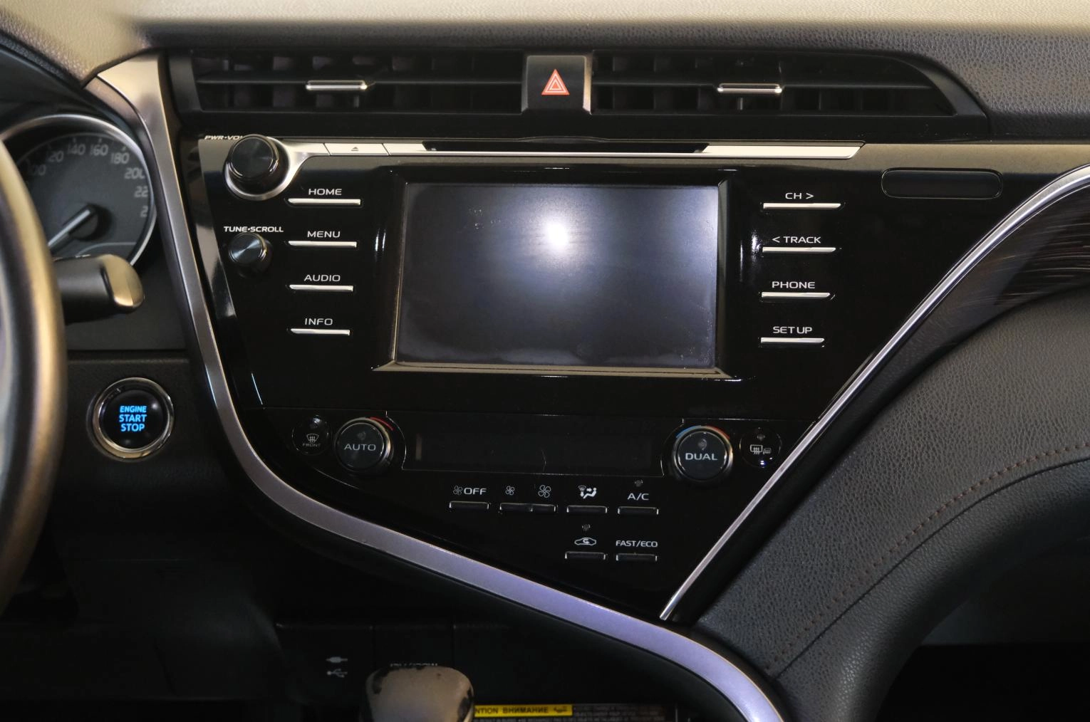 Toyota Camry 13 из 20