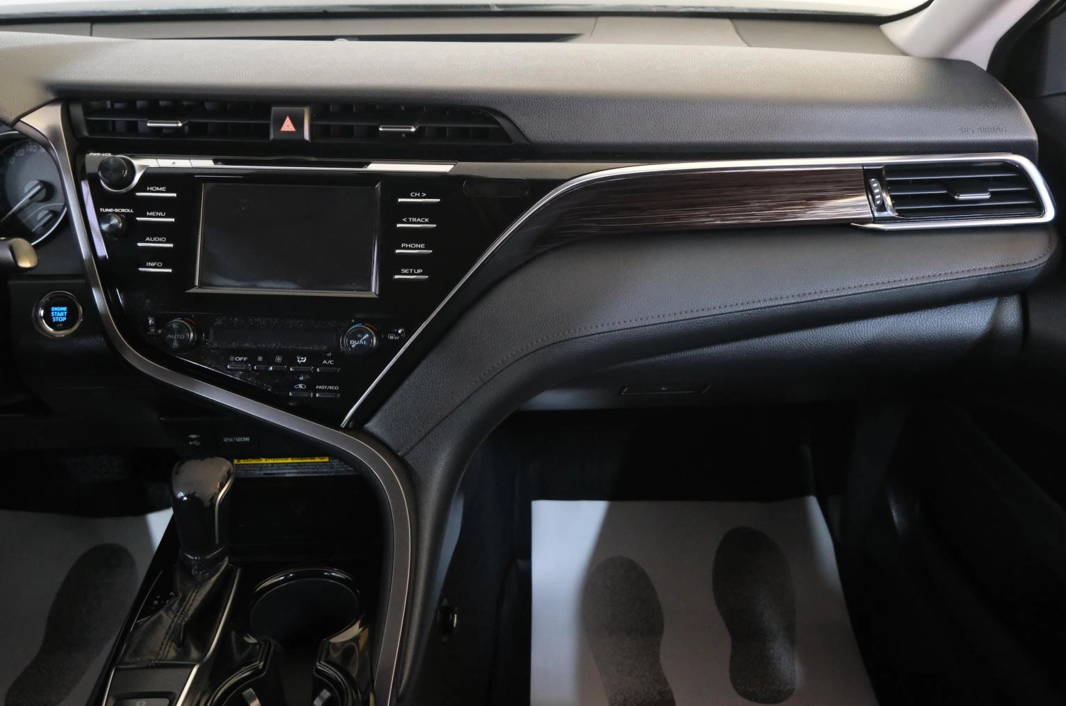 Toyota Camry 15 из 20
