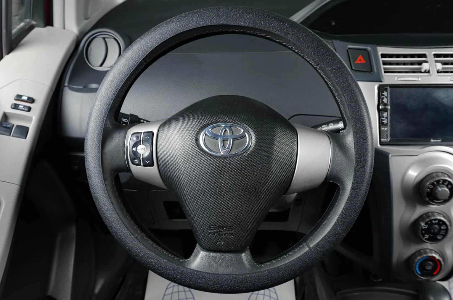 Toyota Yaris 13 из 19