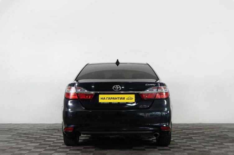 Toyota Camry 5 из 6