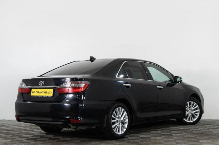 Toyota Camry 6 из 6