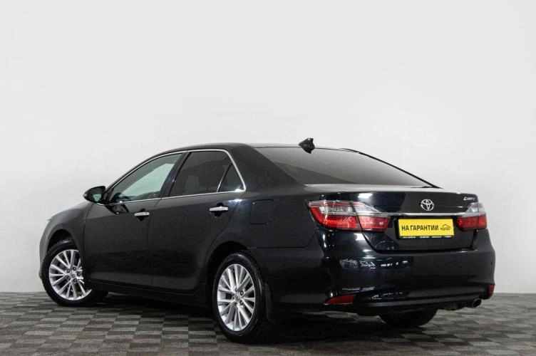 Toyota Camry 4 из 6