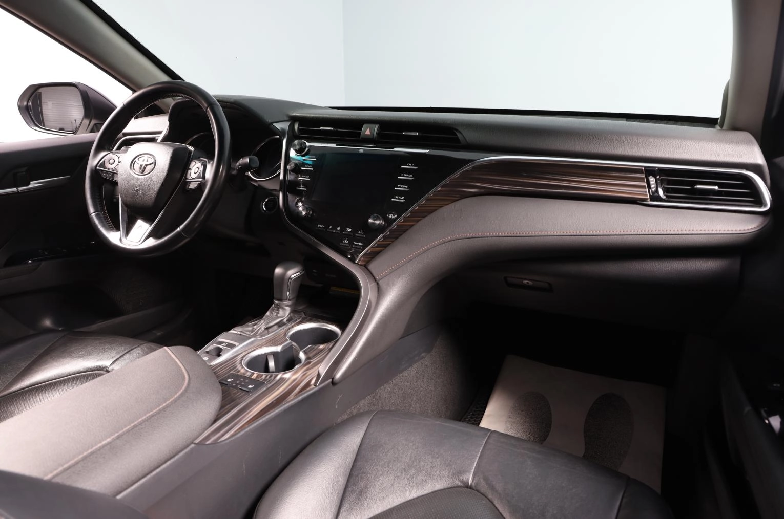 Toyota Camry 9 из 18