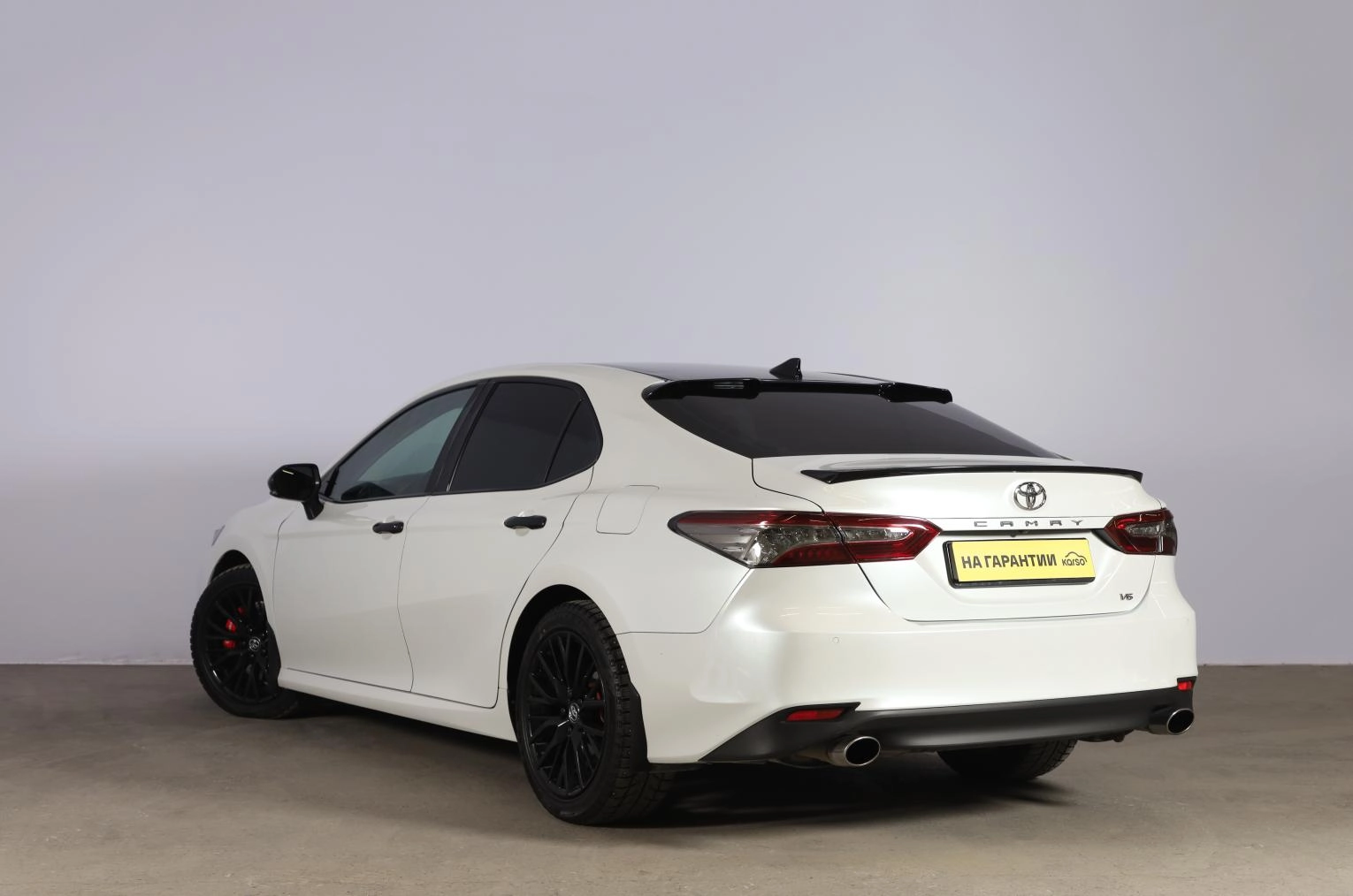Toyota Camry 4 из 18