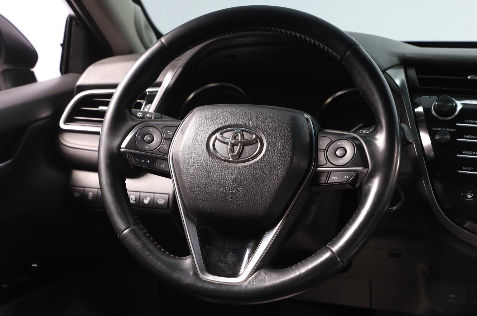 Toyota Camry 11 из 18