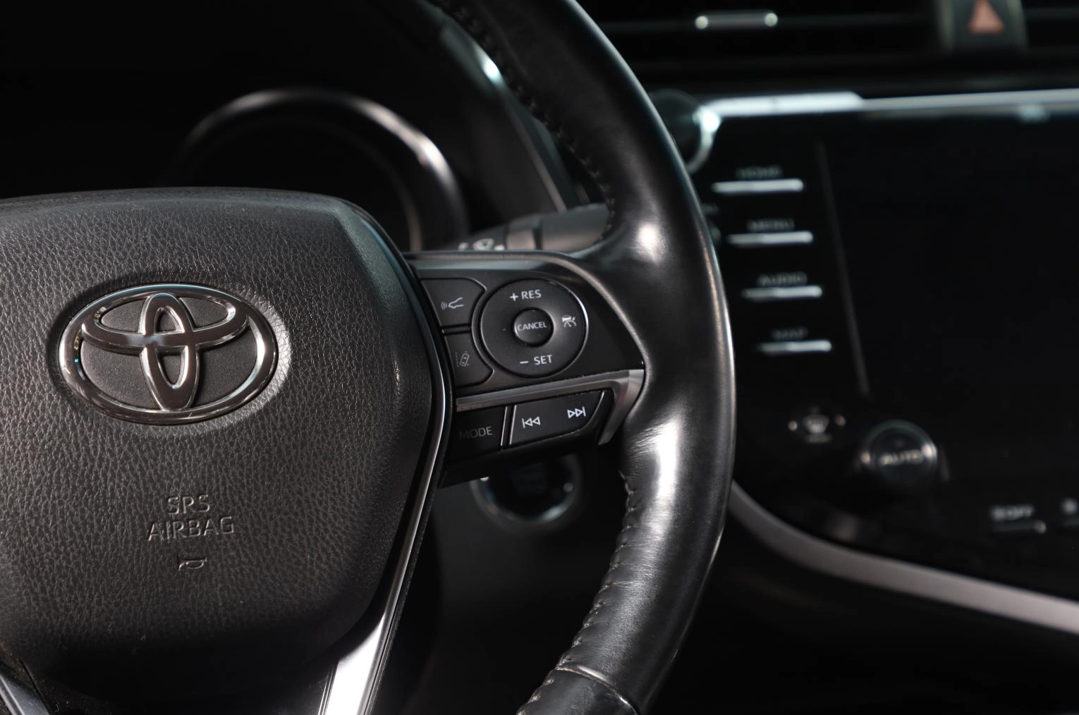 Toyota Camry 13 из 18