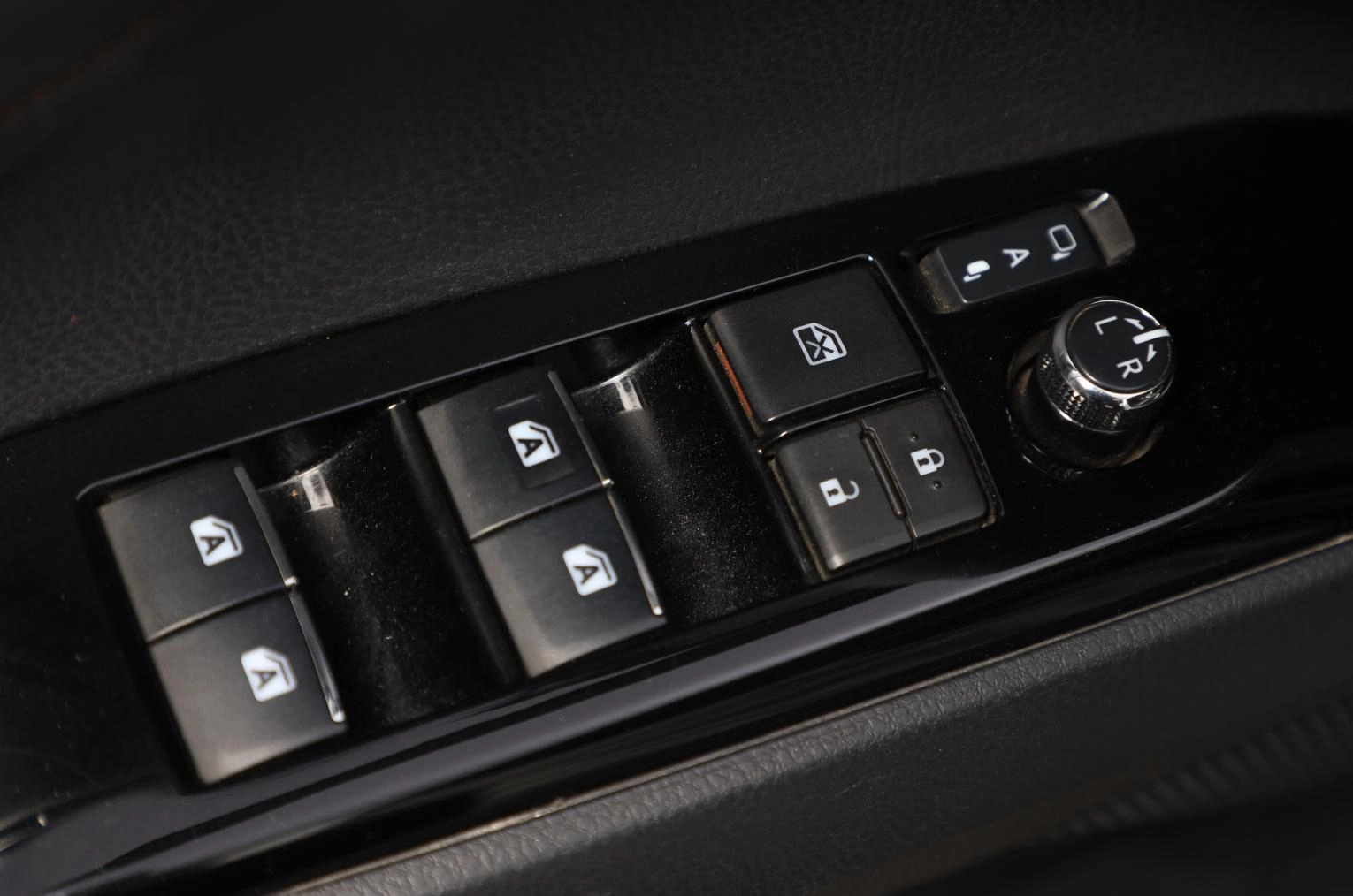 Toyota Camry 15 из 18