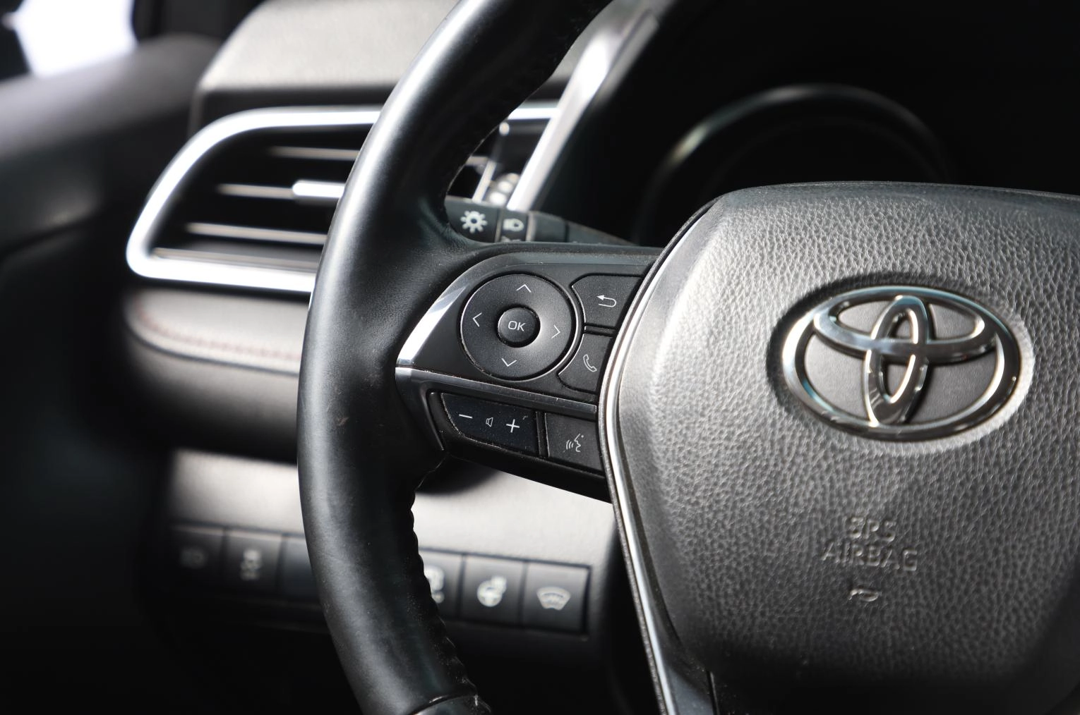 Toyota Camry 12 из 18
