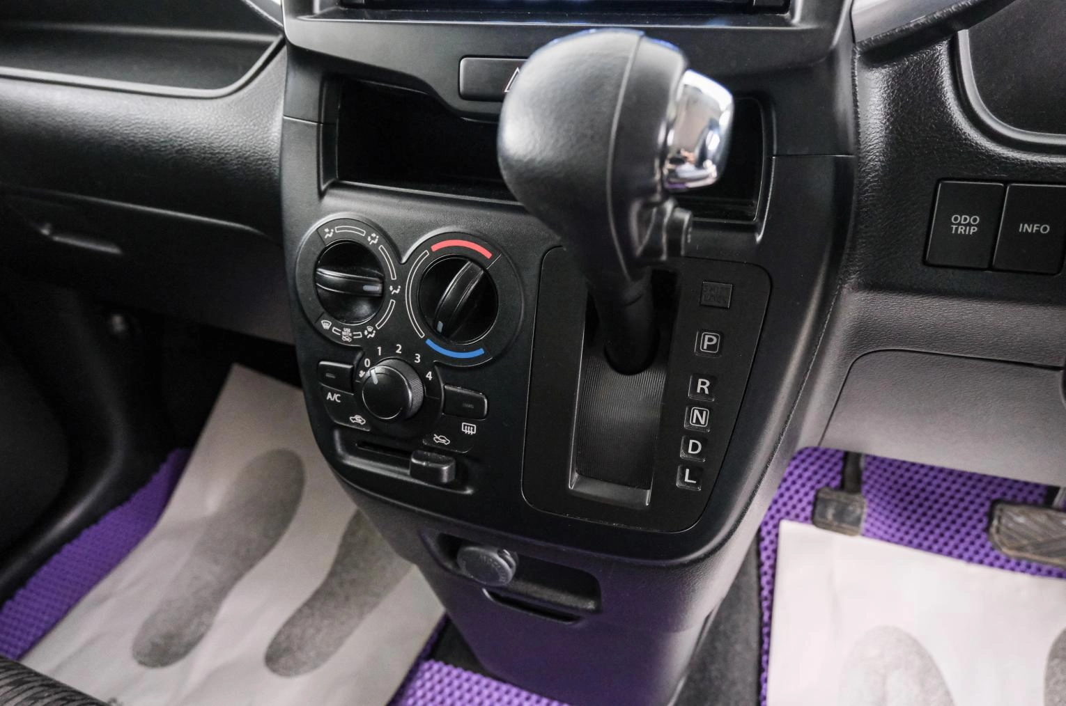 Suzuki Solio 16 из 22