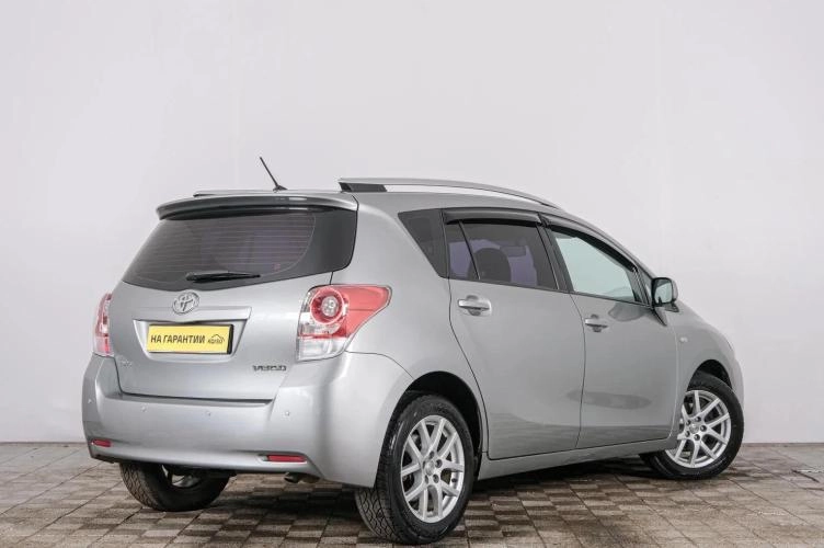 Toyota Verso 6 из 6
