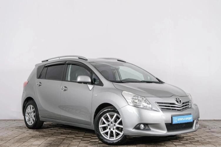 Toyota Verso 1 из 6