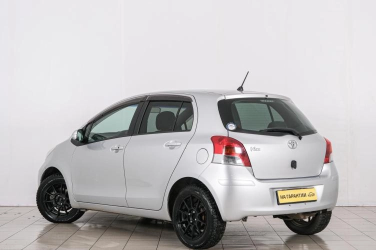 Toyota Vitz 4 из 6