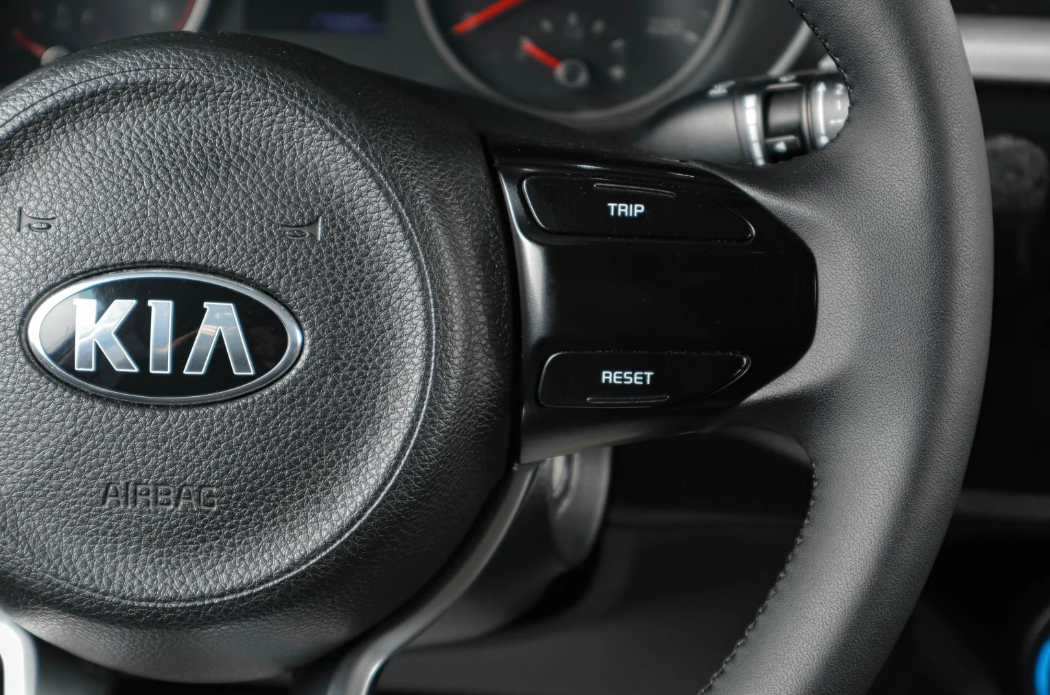 KIA Rio 15 из 18